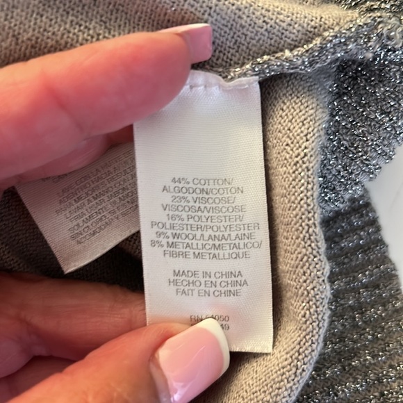 Jones New York Silver Metallic Cowl Neck Long Sleeve Sweater Size Small - Picture 6 of 6